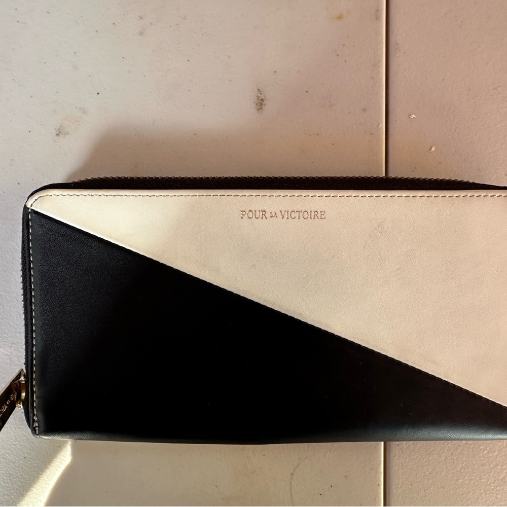 Pour La Victoire Black and White Wallet